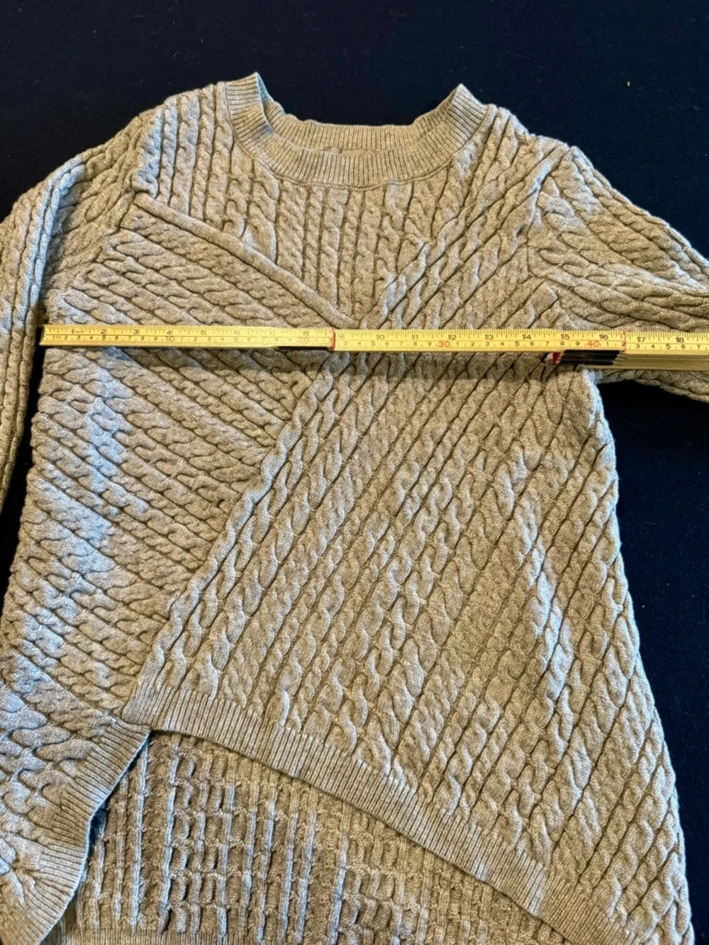 Grey Evolution by Cyrus Aneesa asymmetrical hem sweater.  Women’s size Medium - Picture 11 of 13